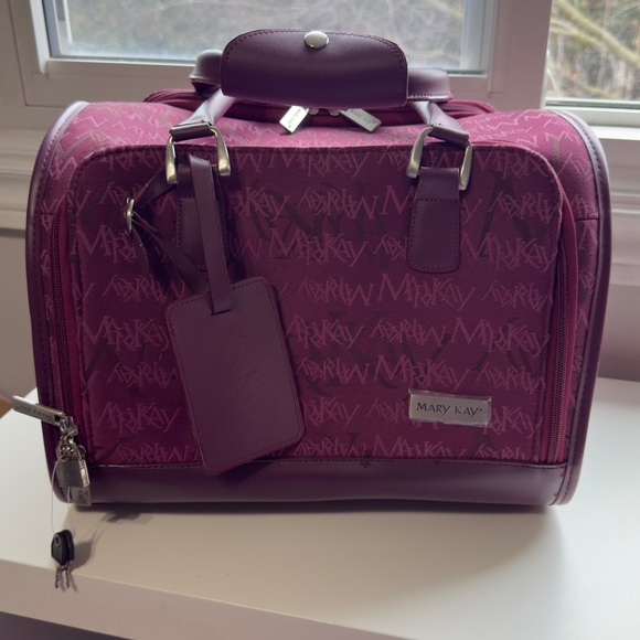 Mary Kay Handbags - Mary Kay Carry-On Bag - Like NEW!